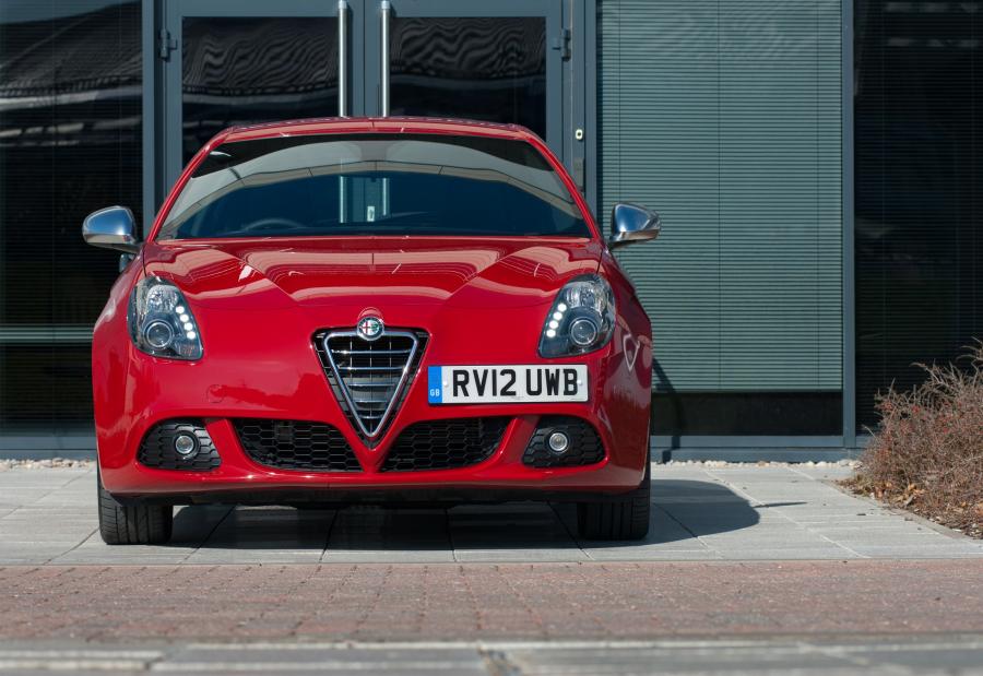  Alfa Romeo Giulietta 2010 года  (UK) (фото 40 из 67)
